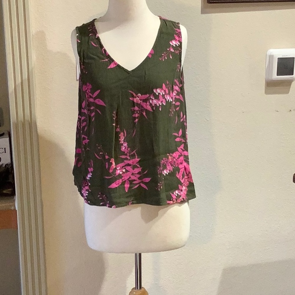 a.n.a. Green floral hi-lo shirt